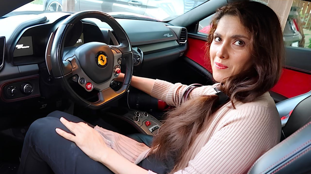 Madre Soltera al Volante de un Ferrari Rojo: Casi Termina en la Cárcel, pero el Final Sorprendió a Todos